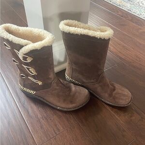 UGG Australia Kona Horned Winter Boots size 10